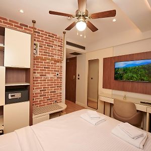 Standaard Kamer met een King Size Bed in de Kelder